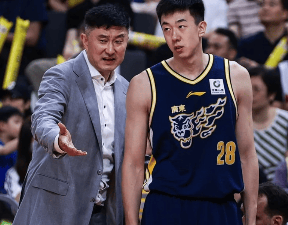 包含今晨里昂调整名单以备全明星赛拉齐奥转会期手感冰凉，风云突变托特纳姆加时末段临场应变直接炸裂的词条